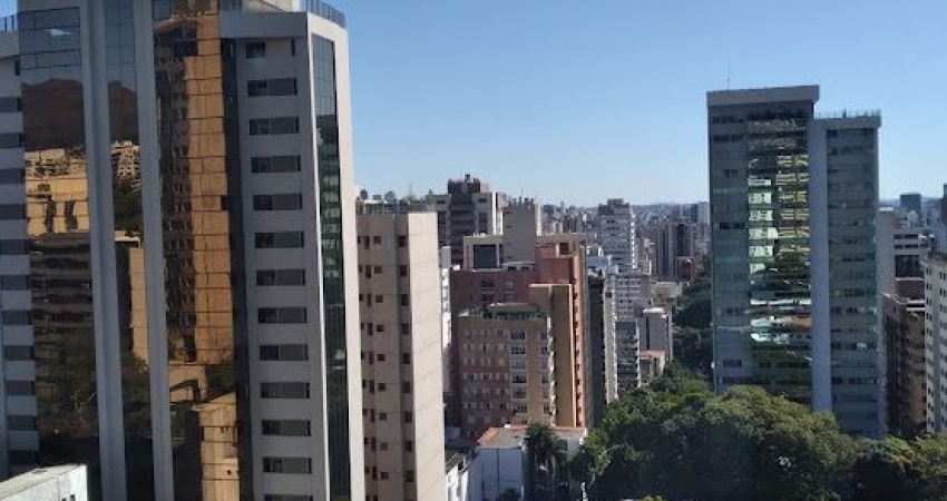 Excelente oportunidade de investimento, linda cobertura com maravilhosa vista com 360 graus.