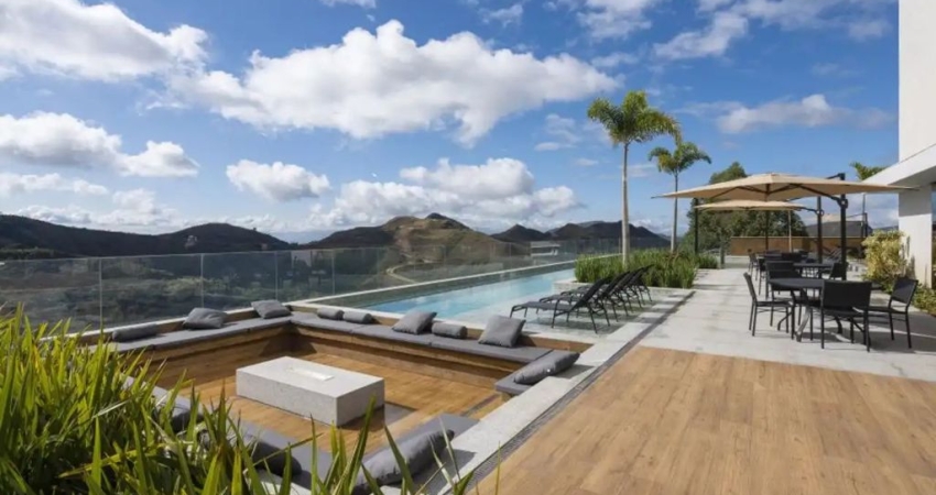 LINDO APARTAMENTO LUXUOSO, ESPACOSO COM LINDA VISTA PARA O VALE DO SERENO.