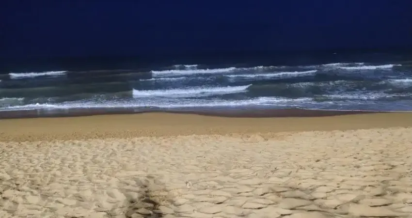 Encante-se com este lindo apartamento duplex tipo cobertura, localizado na avenida principal de Jacaraípe, no município da Serra/ES