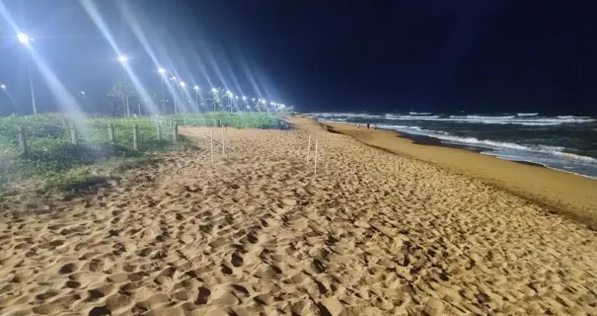 Encante-se com este lindo apartamento duplex tipo cobertura, localizado na avenida principal de Jacaraípe, no município da Serra/ES