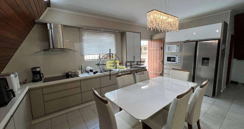Casa à venda, de 3 dormitórios, sendo 1 suíte com banheira no Centro, em Palhoça/SC