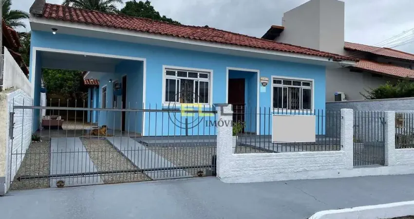 Casa à venda, com 3 dormitórios (1 suíte), edícula, churrasqueira no Pagani, em Palhoça/SC