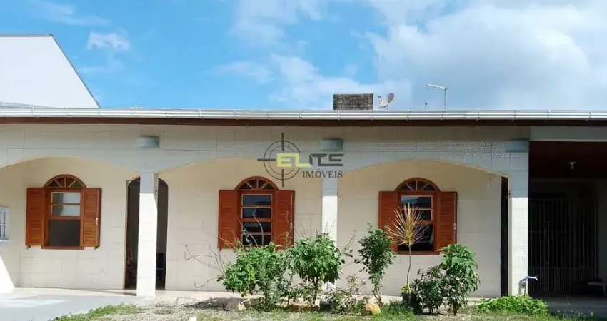 Casa à venda, de alvenaria e laje de 3 dormitórios na Praia de Fora, em Palhoça/SC