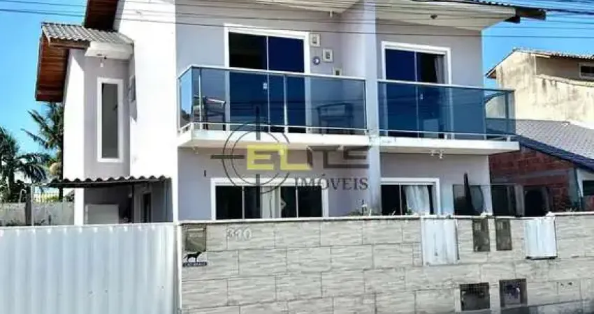 Sobrado com Piscina, de 2 dormitórios(1 suíte) na Barra do Aririú/Palhoça.