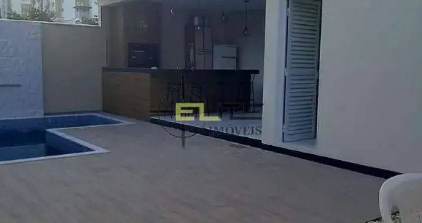 Linda casa alto padrão de 3 dormitórios, com piscina e área gourmet na pedra branca, em palhoça/sc