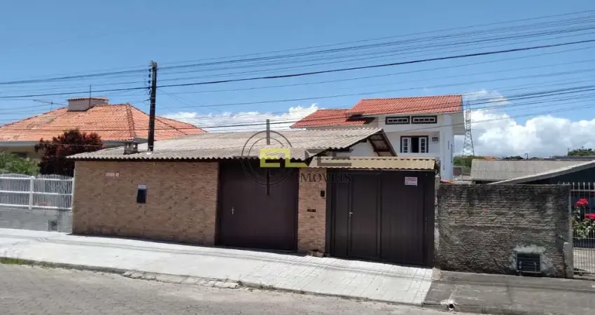 Duas casas à venda, no mesmo terreno com 7 dormitórios (1 suíte com sacada) no caminho novo, em pal