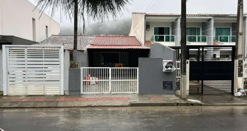 Casa com 2 quartos à venda na Rua Guarapuvu, 1, Potecas, São José