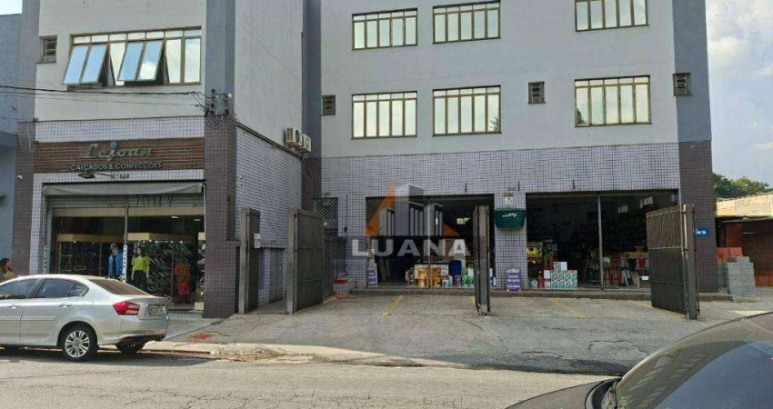 Predio com 2 Lojas e Deposito com 8 vagas de garagem em Rua Comercial defronte Agencia do Bradesco da Vila Jaguara.