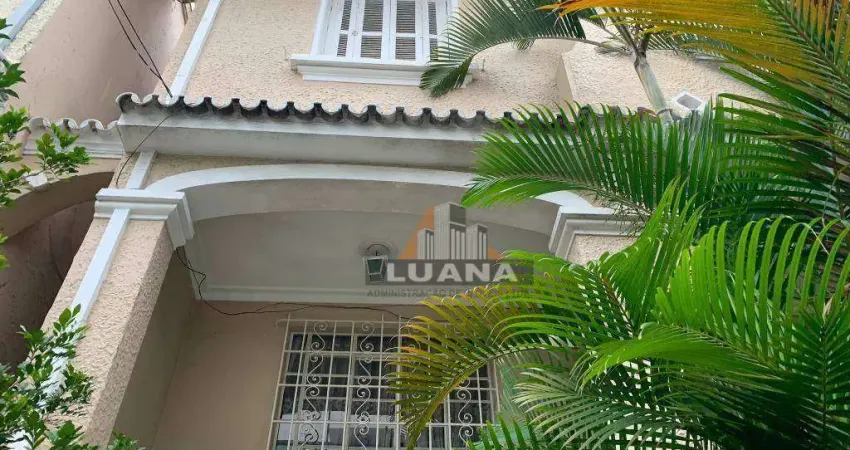 Belo sobrado com 3 dorm, sala 3 ambientes, 2 vagas cobertas, pronto para reforma de modernização no coração da aclimação.