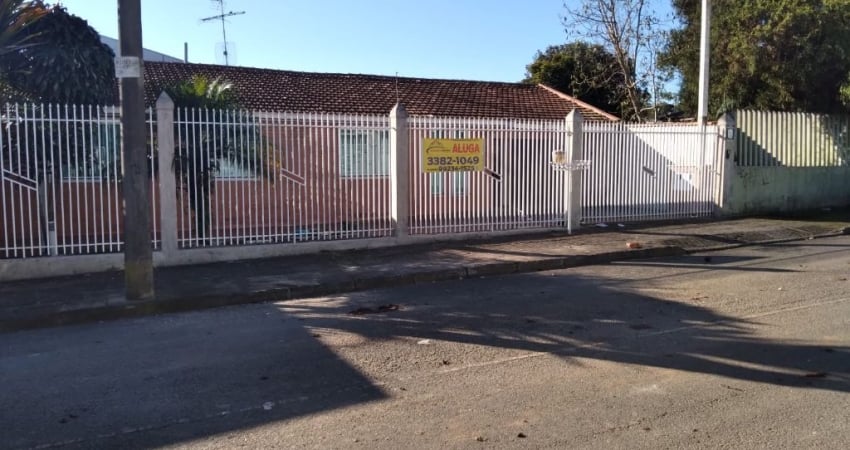 CASA COM 2 QURTOS MAIS UM SUITE
