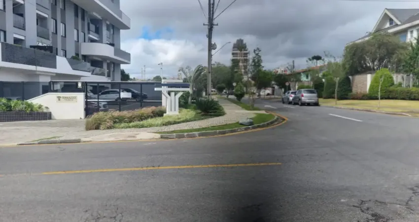 Apto com dois dormitórios sendo um suíte com aquecimento a gás e ar condicionado