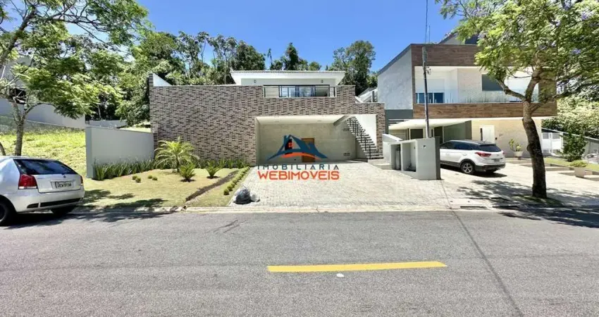 Imóvel de alto padrão: Casa em condomínio com 3 suítes e 321m² na Granja Viana, Cotia-SP. Venha conferir!