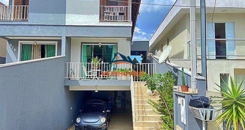 Casa em Condomínio de Luxo em Cotia-SP, 3 Quartos, 1 Suíte, 2 Salas, 3 Banheiros, 4 Vagas de Garagem, 200 m²