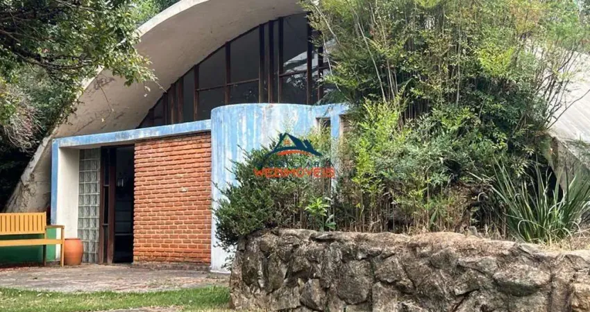 Imperdível oportunidade: Casa de 4 quartos no Jardim Colibri, Cotia-SP, com 2 suítes, 3 salas, 5 banheiros, 4 vagas de garagem e 253,29 m² de área.