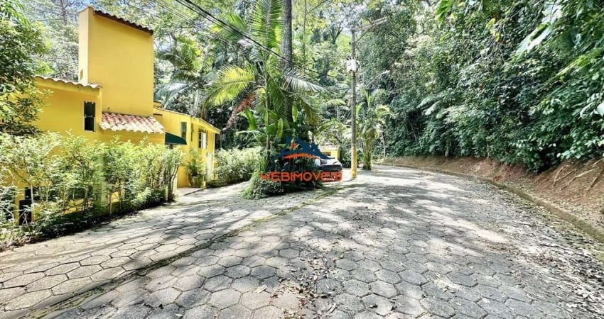 Casa em Condomínio de Luxo em Taboão da Serra-SP: 3 Quartos, 1 Suíte, 4 Salas e 485,50m² - Venda ou Locação no Jardim Três Marias