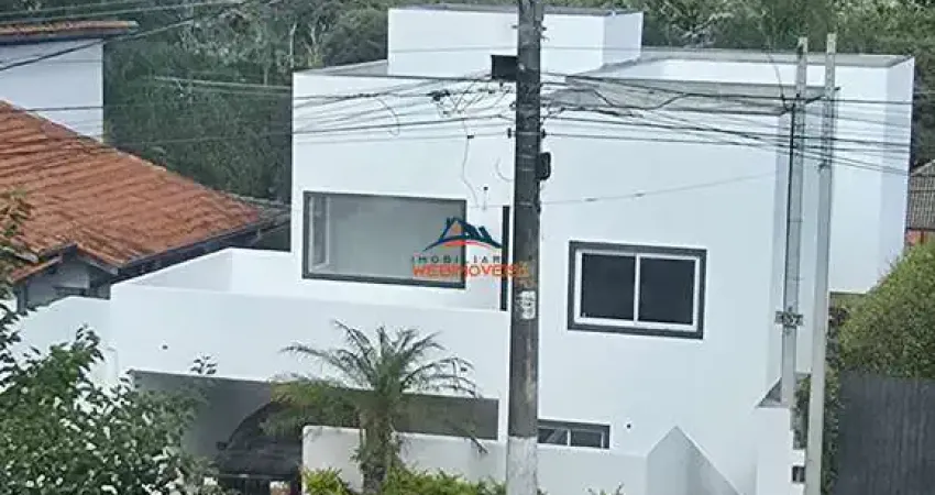 Casa de Luxo em Condomínio - 4 quartos, 2 suítes, 3 salas, 4 banheiros, 4 vagas - Cotia-SP, Bairro San Diego - 480m².