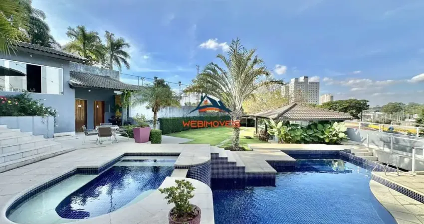 Casa de Luxo à Venda em Carapicuíba-SP: 4 Quartos, 4 Suítes, 4 Salas, 9 Banheiros, 5 Vagas e 711,64m²!