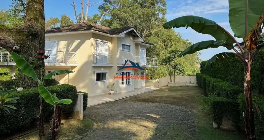 Casa de Luxo à Venda ou Locação em Condomínio na Chácara Santa Lúcia, Carapicuíba-SP: 4 Quartos, 2 Suítes, 3 Salas, 5 Banheiros, 4 Vagas, 380m².