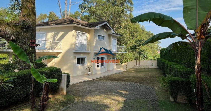 Casa de Luxo à Venda ou Locação em Condomínio na Chácara Santa Lúcia, Carapicuíba-SP: 4 Quartos, 2 Suítes, 3 Salas, 5 Banheiros, 4 Vagas, 380m².