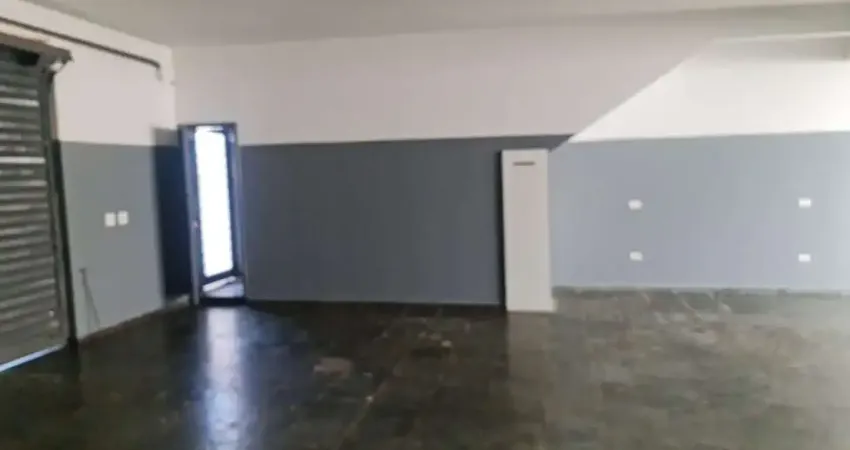 Salão Comercial de 150m² com 2 Banheiros e 3 Vagas de Garagem para Locação em Americana-SP, na Chácara Girassol