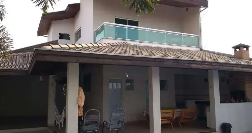Casa de Luxo: 4 Quartos, 2 Suítes, 2 Salas, 5 Banheiros, 2 Vagas na Jardim Souza Queiroz, Santa Bárbara D'Oeste-SP (250m²)