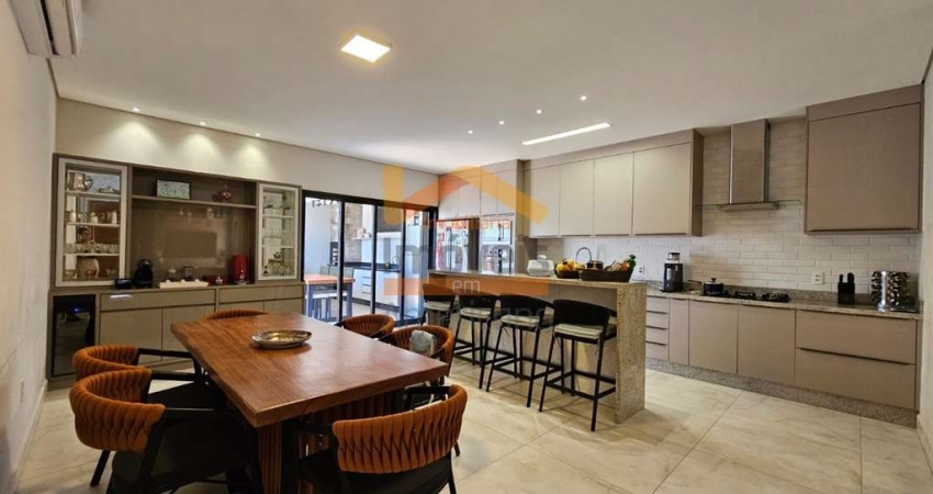 Casa de luxo em condomínio no Jardim Vitória, Nova Odessa-SP: 3 quartos, 1 suíte, 3 salas, 2 banheiros, 4 vagas, 190m².