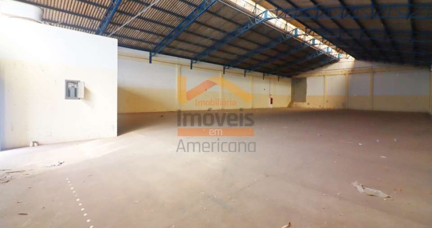 Salão industrial de 1.000m² com doca para caminhões em condomínio fechado com portaria 24 hs R$ 9.700,00
