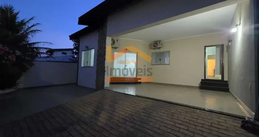 Imperdível oportunidade de casa para venda ou locação no Jardim Ipiranga, Americana-SP: 3 quartos, 1 suite, 3 salas, 3 banheiros, 4 vagas de garagem, 207,00 m² de área.