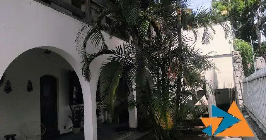 Casa com 6 quartos à venda na Santa Efigênia, Belo Horizonte 