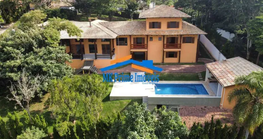 Casa Cinematográfica com 4 Suítes e Sala de Cinema - Granja Viana.