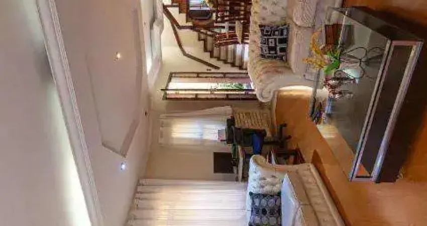 Excelente Sobrado com 4 Dormitórios sendo 2 Suítes e 3 Vagas de Garagem.