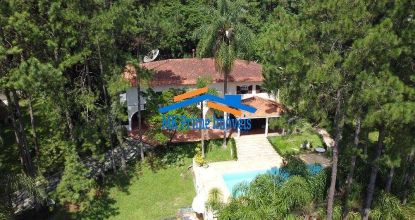 Casa em Condomínio à Venda na Granja Viana sendo com 5.229m² de Terreno.