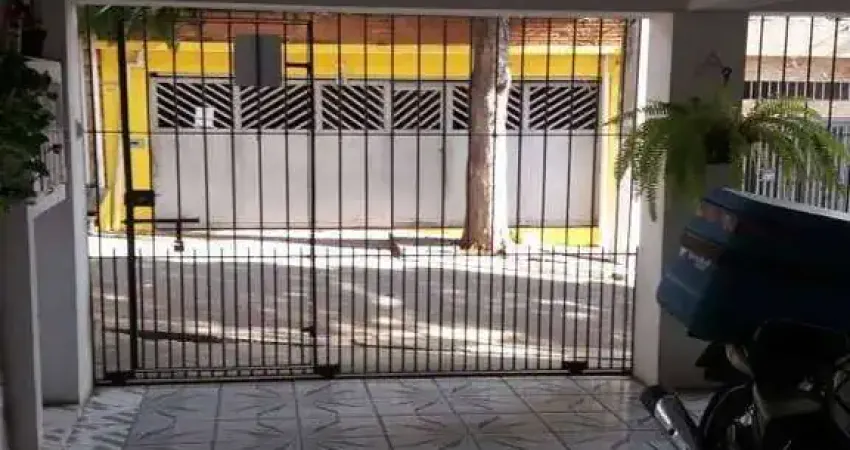 Ótima Casa Térrea com 2 Dormitórios e 2 Vagas de Garagem.