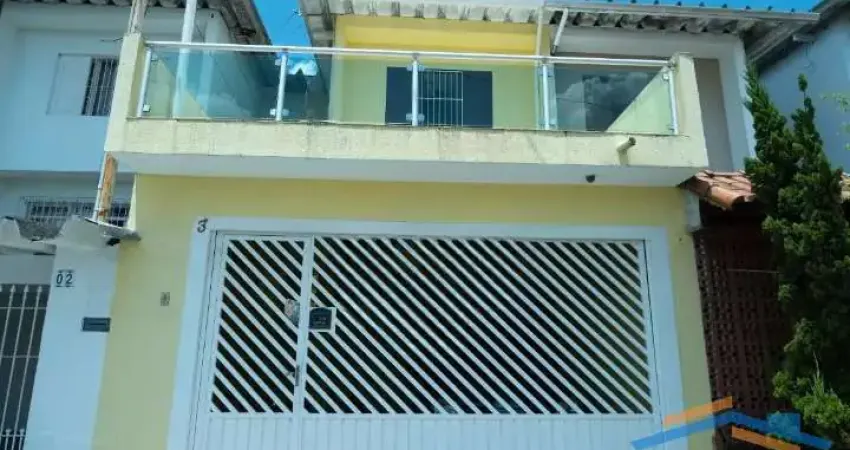 Ótimo Sobrado com 3 Dormitórios sendo 1 Suíte e 2 Vagas de Garagem.