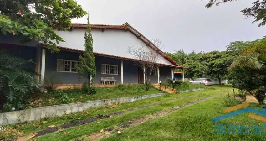 Chácara 5.800 m², 05 residências e 02 salões comercial - Prox. ao Centro.