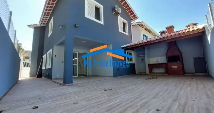Casa com 4 Dormitórios/1 Suíte - Granja Viana - Res. das Flores