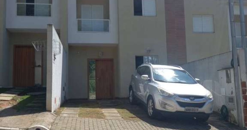Casa com 03 dormitórios sendo 1 suite vaga para 2 carros - Financia
