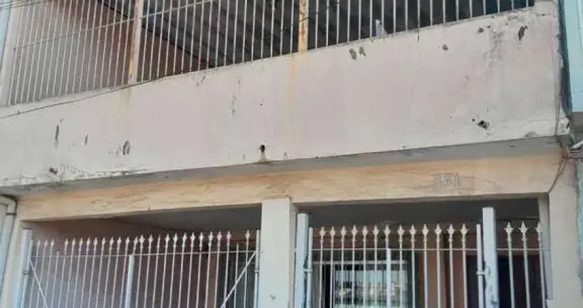 Ótimo Sobrado com 3 Dormitórios com Sacada.