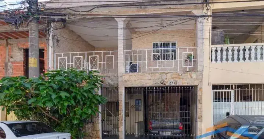 Ótimo Sobrado com 4 Dormitórios sendo 1 Suíte e 1 Vaga de Garagem.