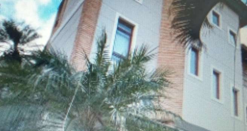 Casa de Condomínio com 460m², 05 Quartos e 06 Vagas - JANDIRA.