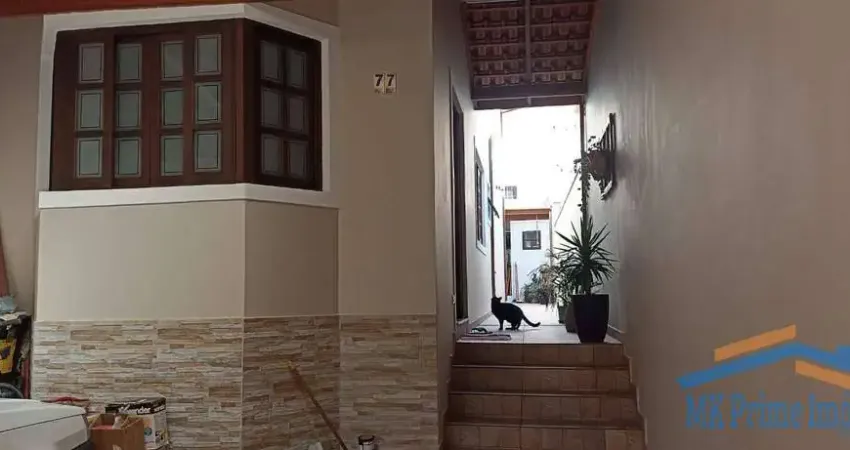 Sobrado 175m² com 3 dormotórios sendo 1 suíte em Cotia.