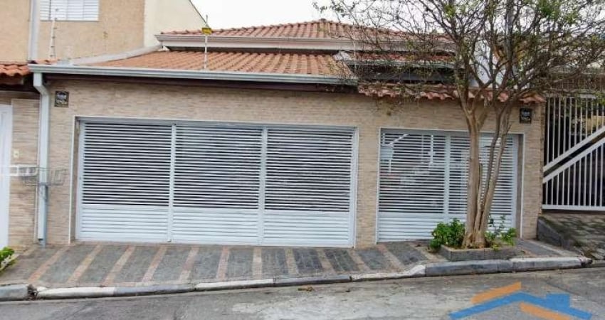Excelente Casa Térrea com 3 Dormitórios sendo 1 Suíte e 2 Vagas de Garagem.