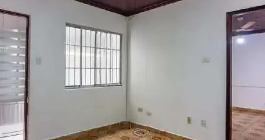 Assobradado à venda com 150m², 3 quartos e 3 vagas