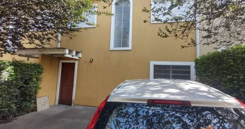 Casa em Condomínio Fechado, no Jardim Califórnia em Barueri SP.
