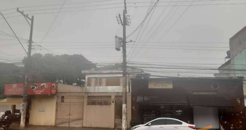 2 Salões Comerciais com 2 Casas no Fundo, para Renda ou Construção!