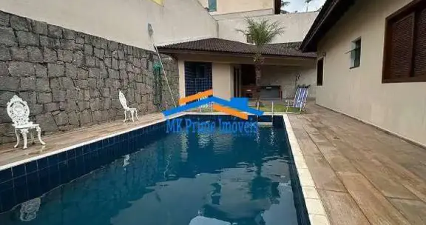Casa à Venda, 353 m² com 4 Quartos e Piscina - Parque dos Príncipes