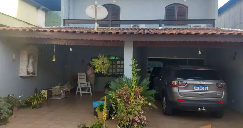 Casa à Venda, 132 m²  com 3 Quartos e 2 banheiros  - Piratininga