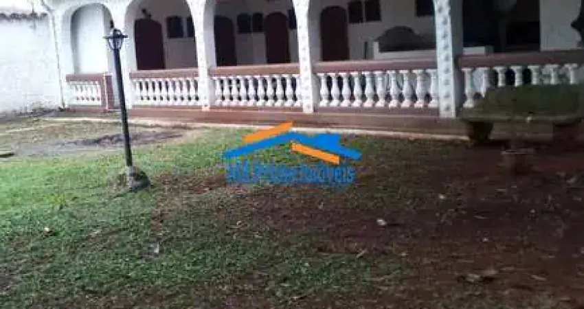 Excelente Casa 6 Dormitórios sendo 1 Suíte com Piscina - 2000m² de Terreno