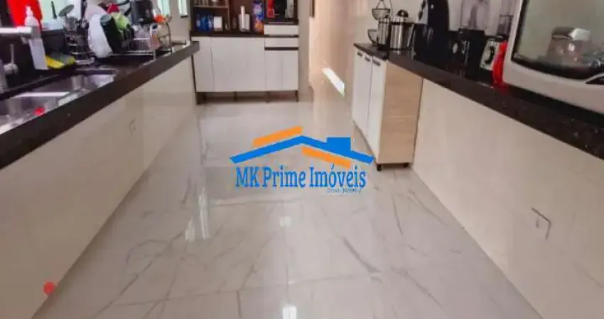 Excelente Sobrado com 3 Dormitórios sendo 1 Suíte e 2 Vagas de Garagem.