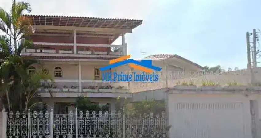 Excelente Sobrado com 4 Dormitórios sendo 3 Suítes e 3 Vagas de Garagem.